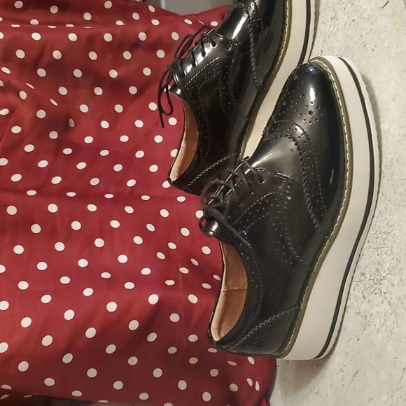 BLACK SHOES SIZE 7.5. - Picture 2 of 5